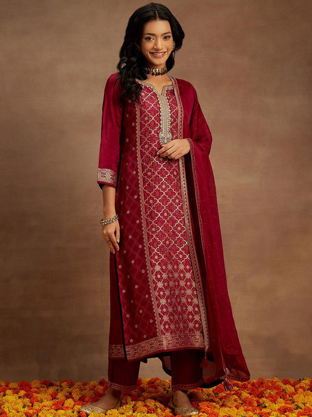

Libas Ethnic Motifs Woven Design Regular Kurta with Trousers & With Dupatta, Fuchsia