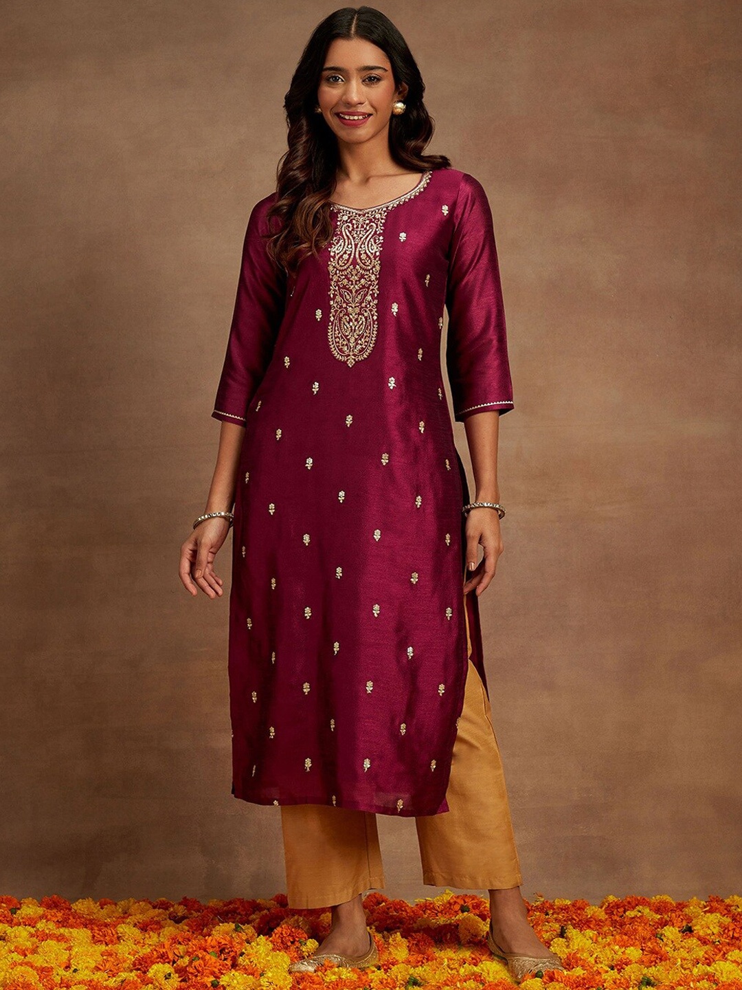 

Libas Floral Embroidered Sequinned Straight Kurta, Purple