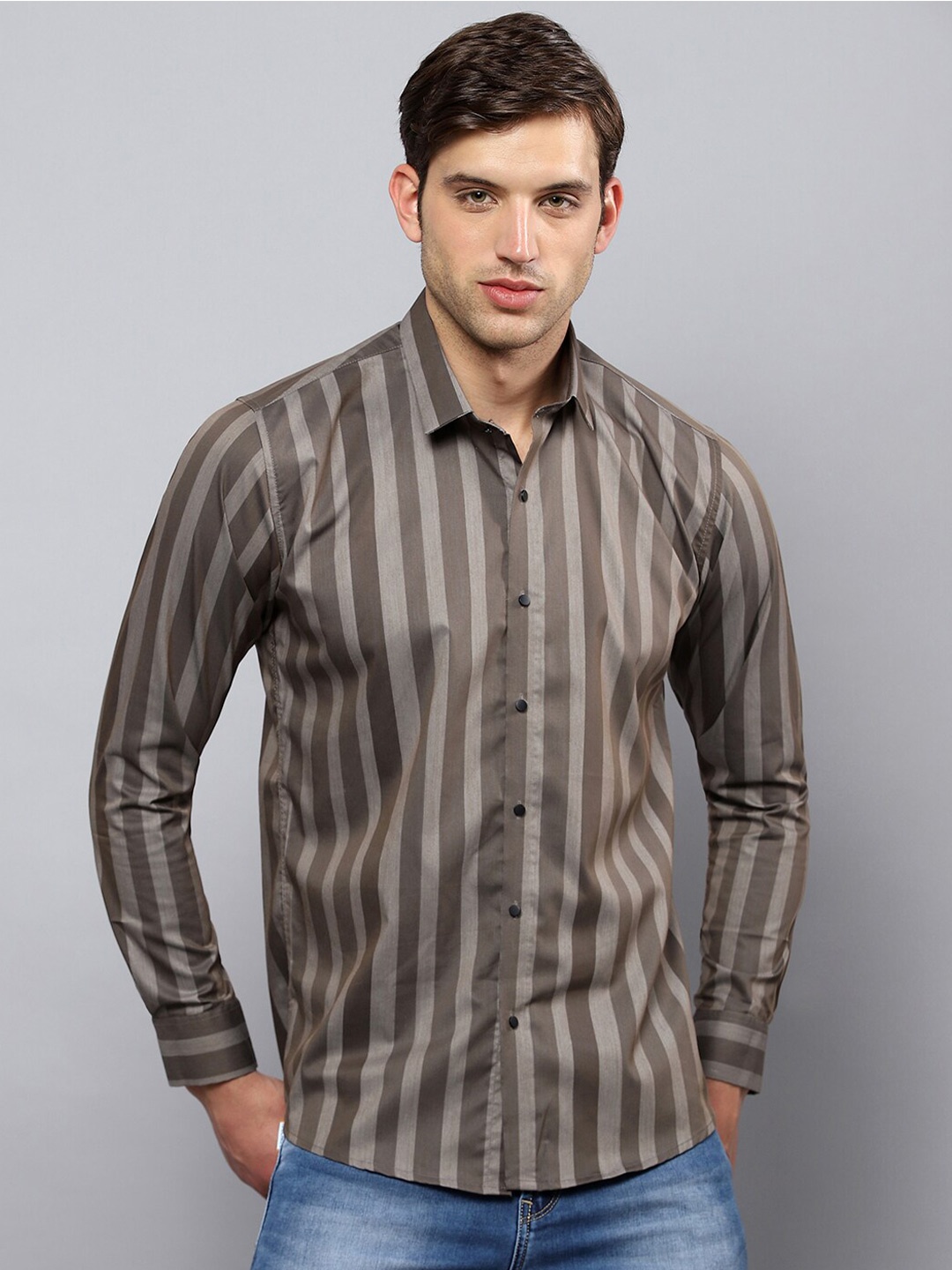 

Hatcher's Slim Fit Vertical Stripes Spread Collar Long Sleeve Casual Shirt, Grey