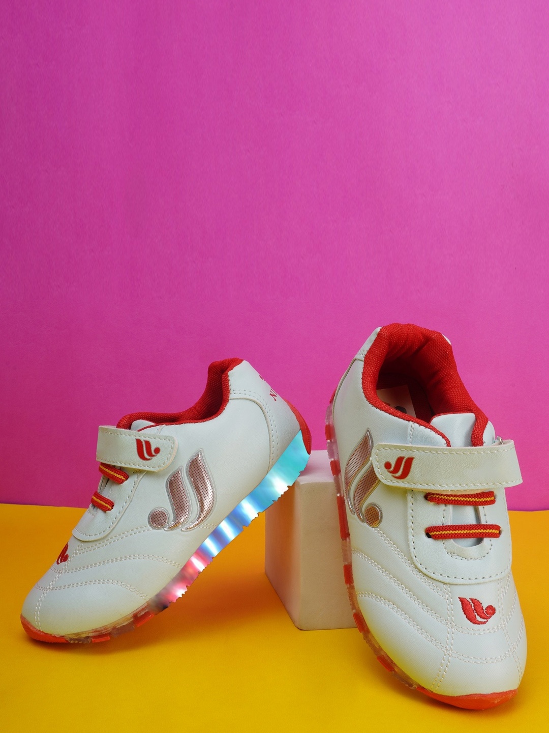 

BAESD Unisex Kids Red Striped Sneakers