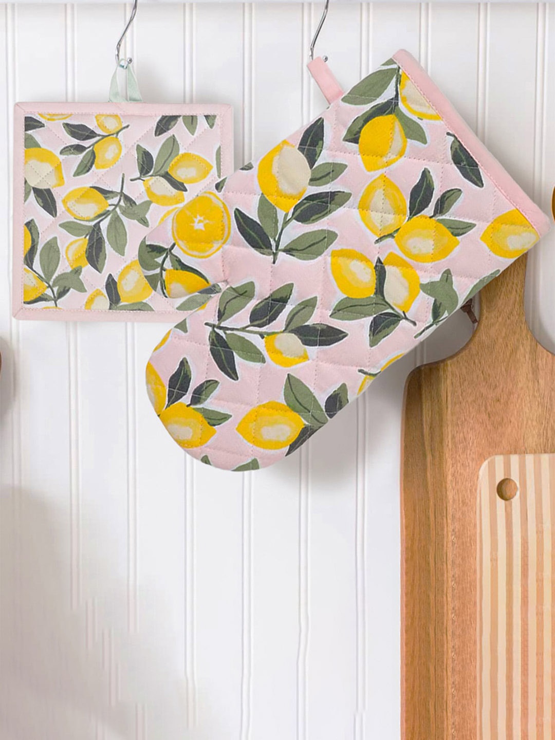 

Anko Yellow & Pink Lemon-Printed 200 GSM Cotton Oven Glove & Pot Holder