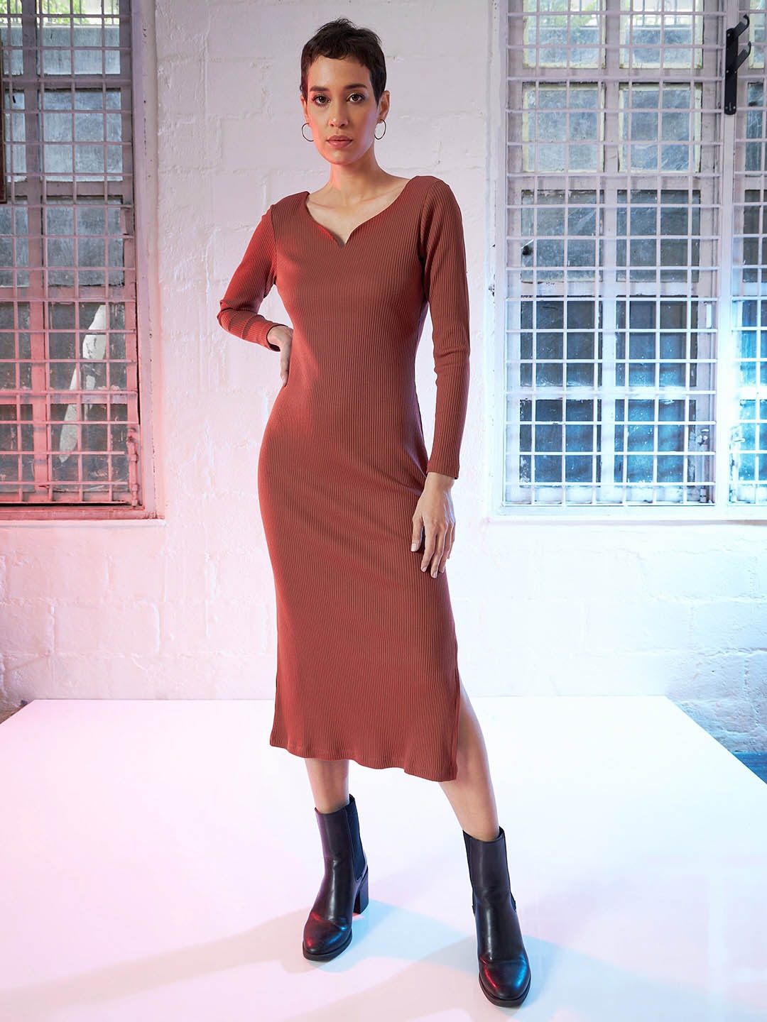 

SASSAFRAS Rust Sweetheart Neck Long Sleeve Sheath Midi Dress