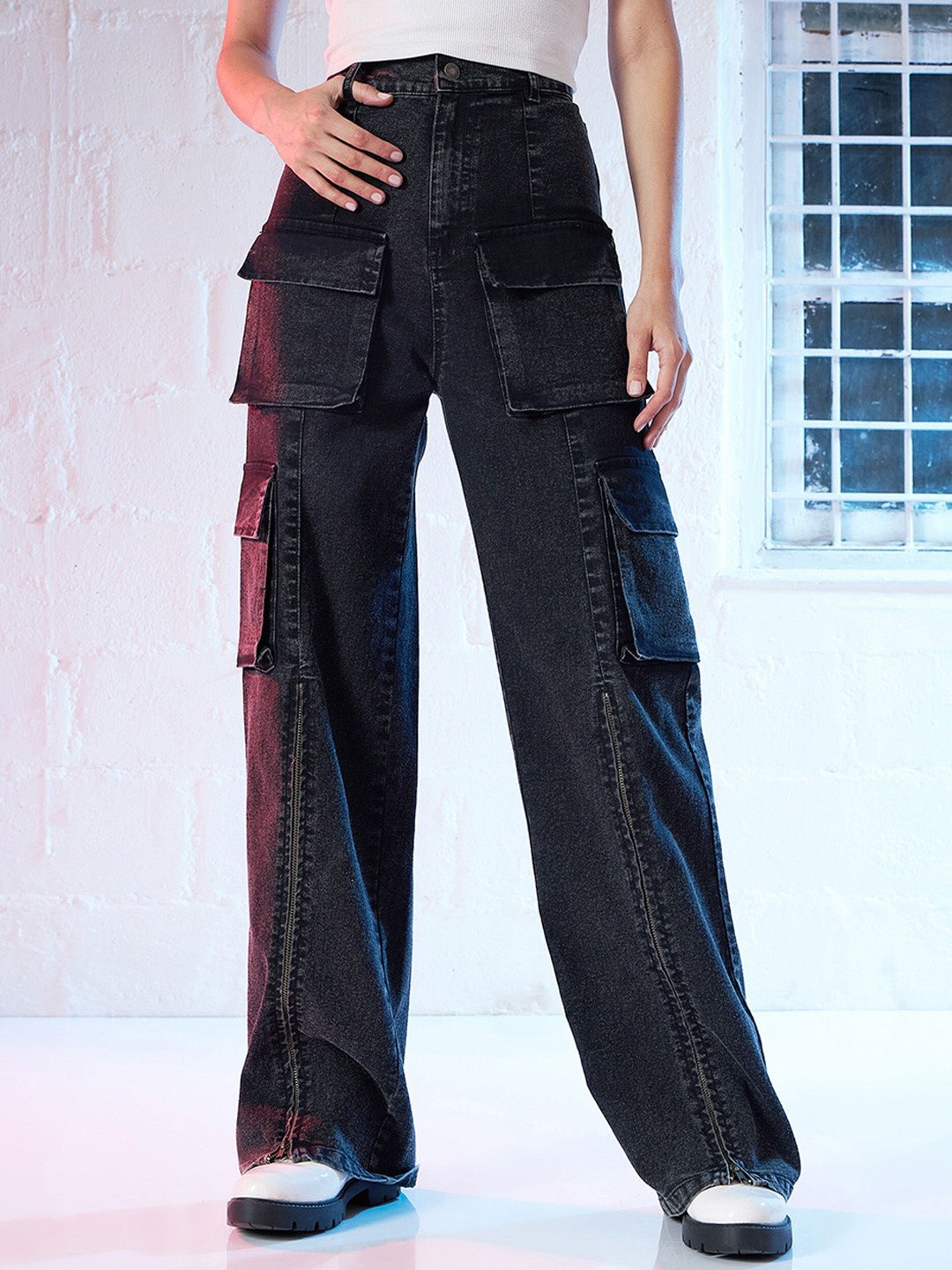 

SASSAFRAS Women Black Straight Fit High-Rise Light Fade Stretchable Jeans