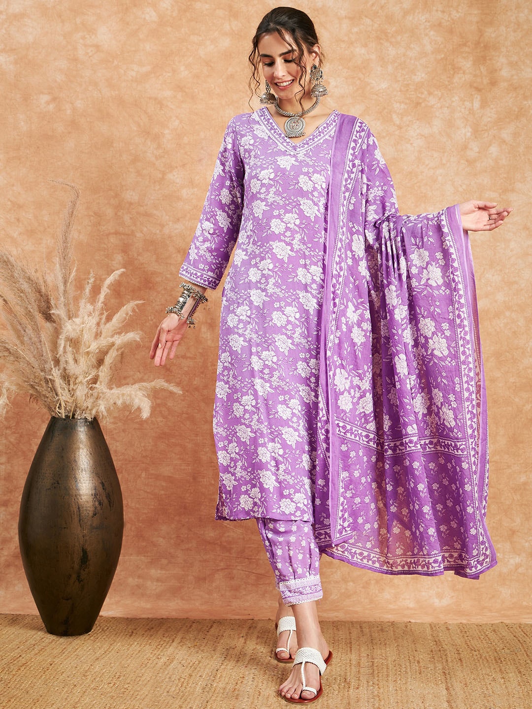 

Sangria Floral Printed Straight Kurta With Trouser & Dupatta, Purple