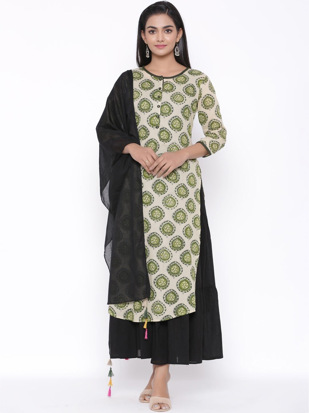 

SUTI Women Green Geometric Keyhole Neck Flared Sleeves Kurta