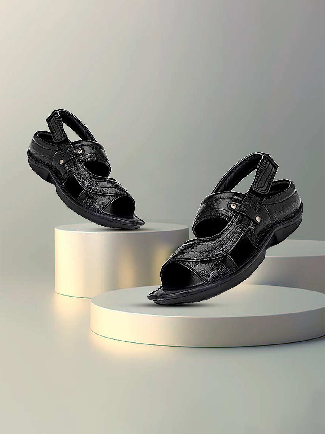 

AIRBELL Men Textured Comfort Sandals, Black