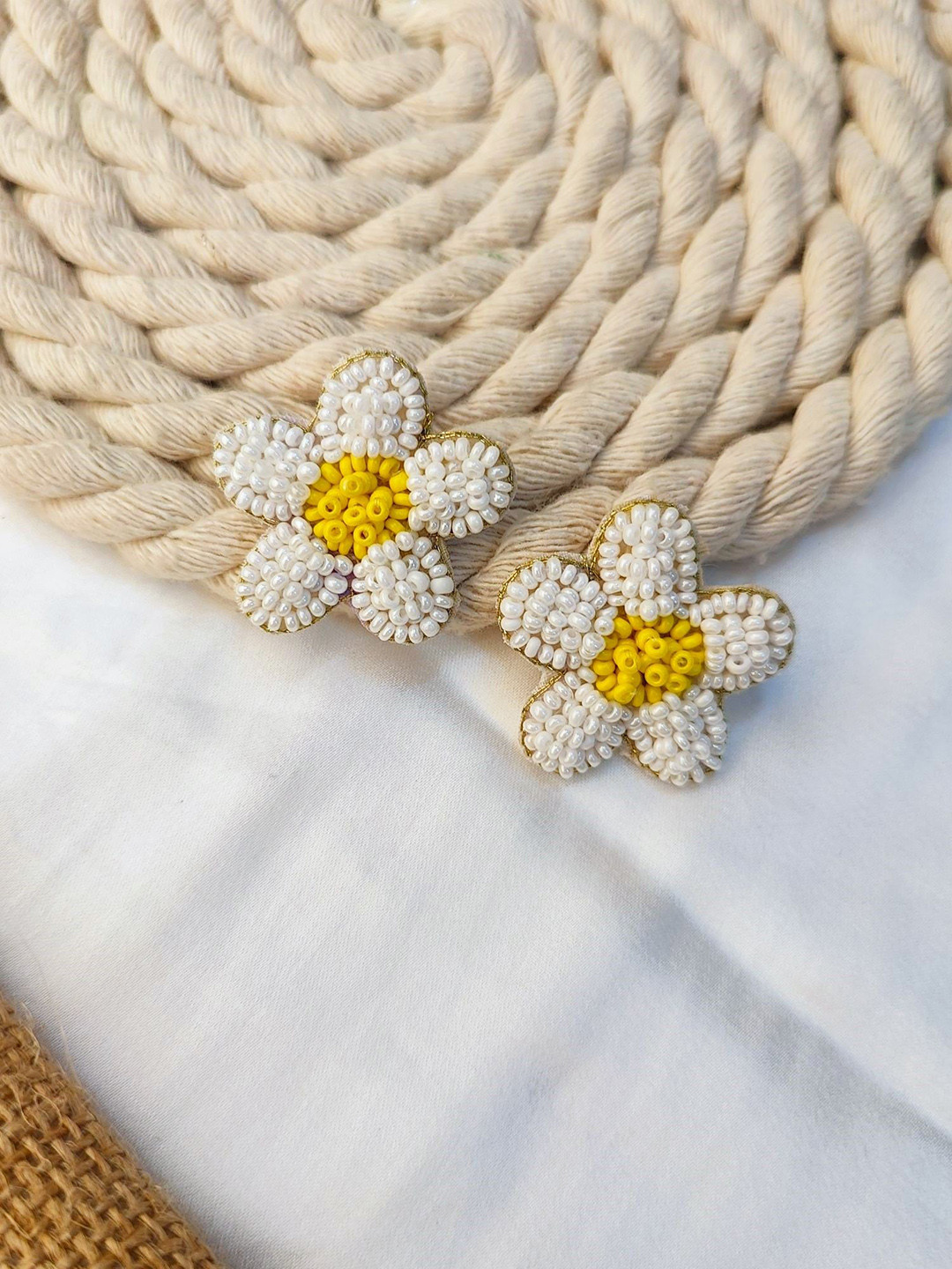 

Crunchy Fashion Floral Stud Earrings, White