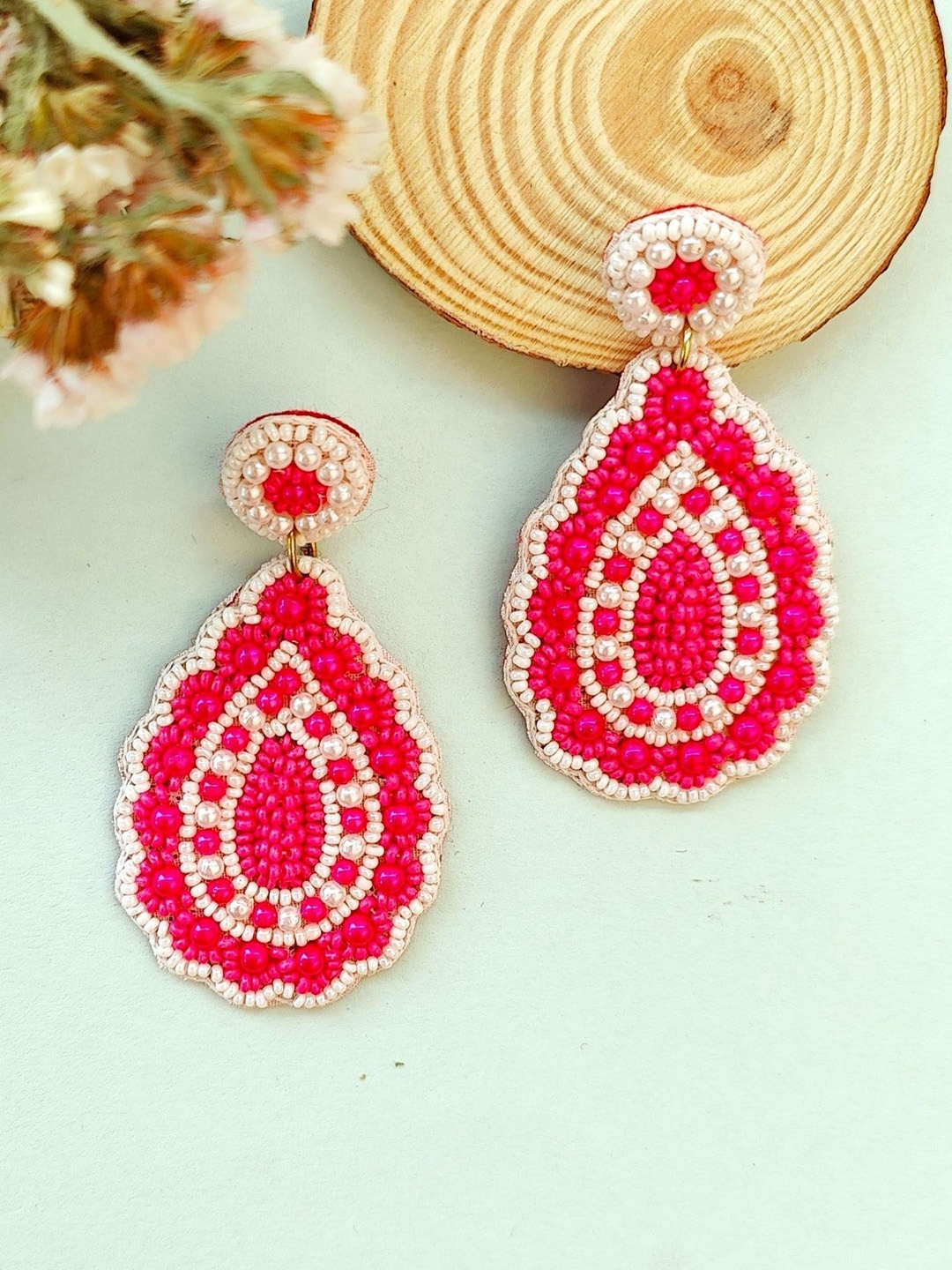

Crunchy Fashion Teardrop Shaped Drop Earrings, White