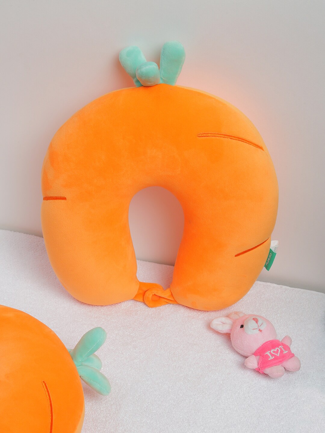 

MUMUSO Orange Particles U-Shaped Neck Travel Pillow