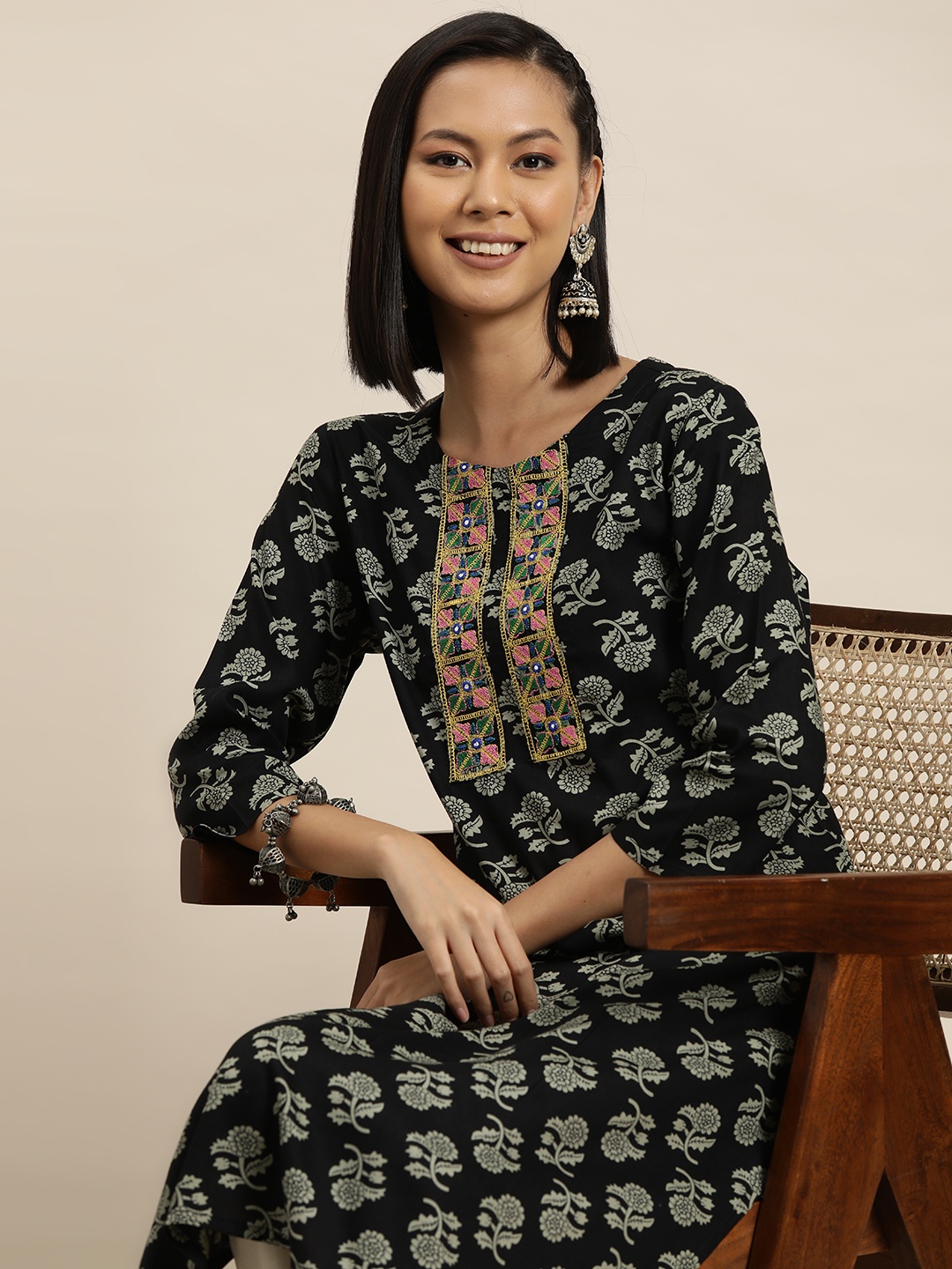 

HERE&NOW Ethnic Motifs Printed Thread Work Kurta, Black