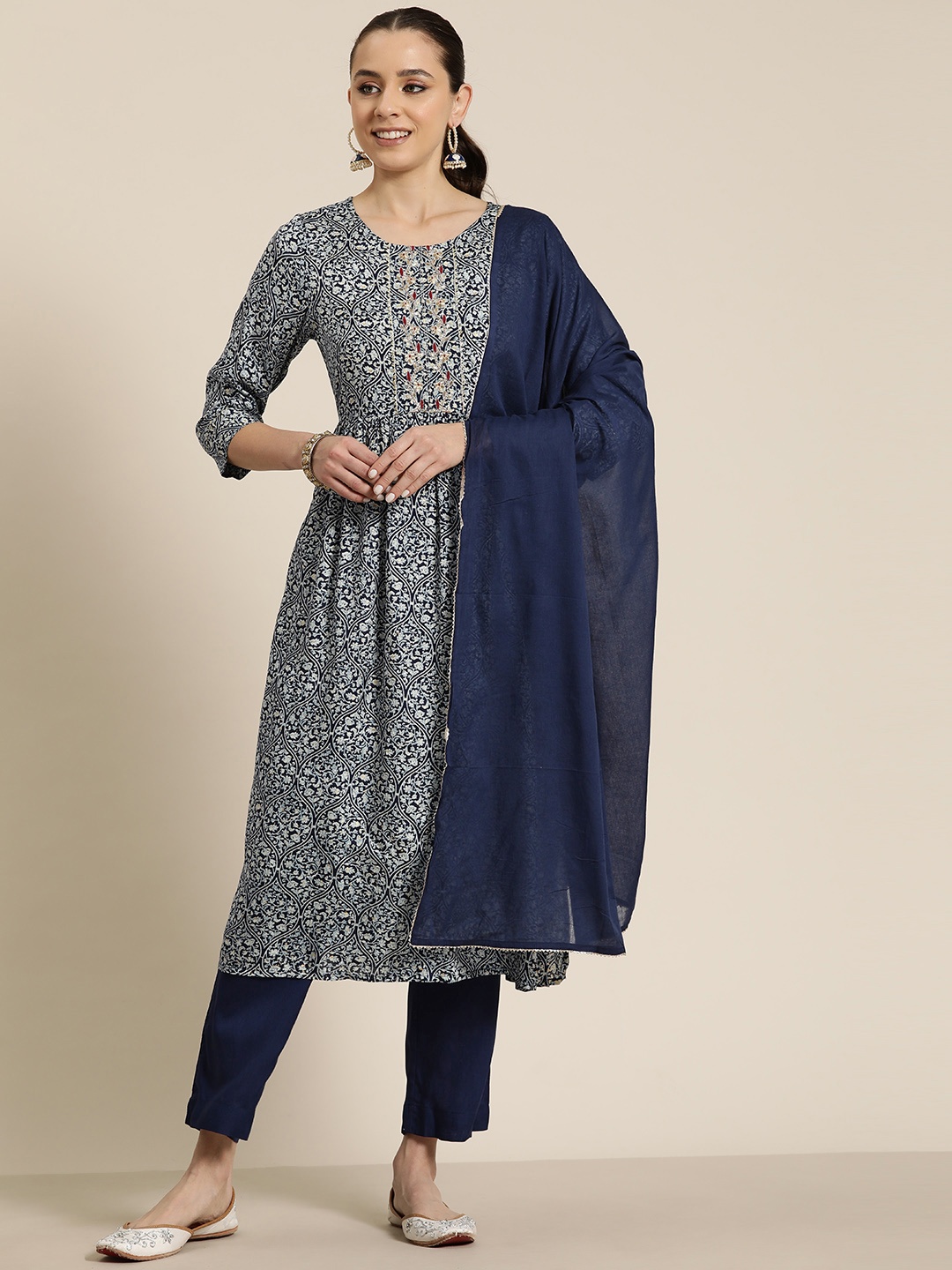 

HERE&NOW Floral Print Pleated Gotta Patti Kurta with Trousers & Dupatta, Navy blue