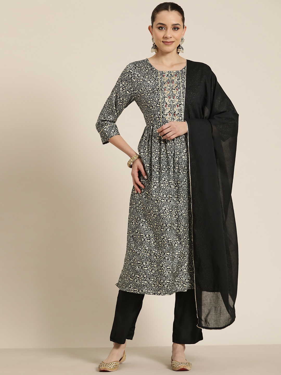 

HERE&NOW Floral Print Pleated Gotta Patti Kurta with Trousers & Dupatta, Black