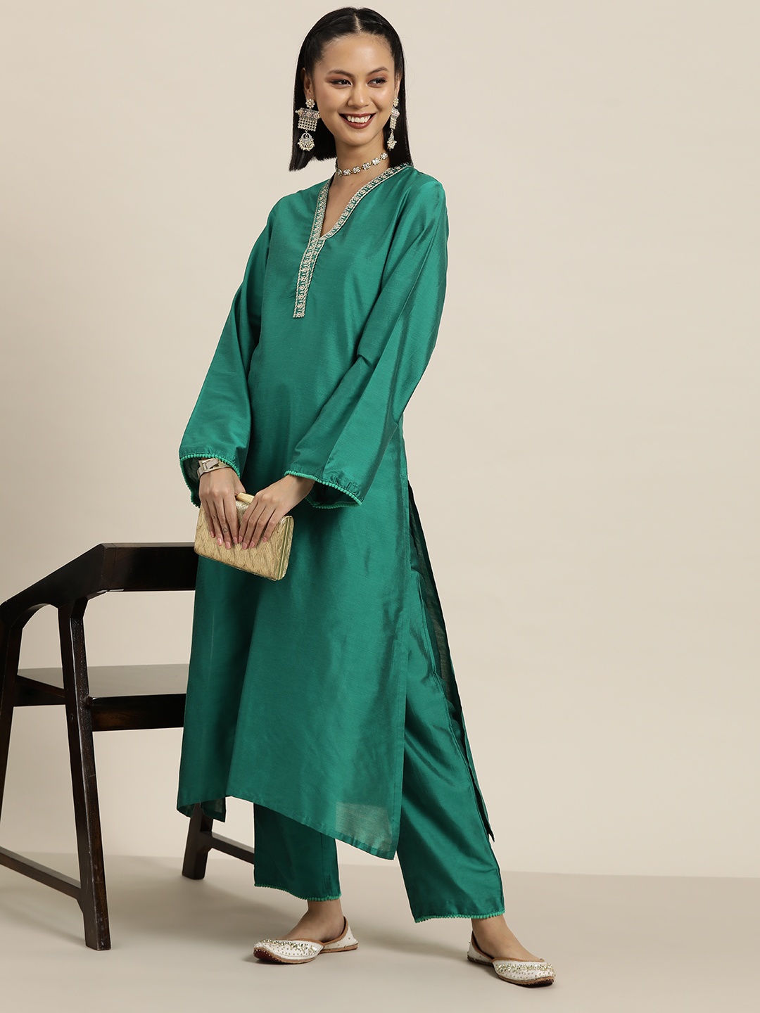 

HERE&NOW Embroidered Detail High Low Hem A-Line Kurta with Trousers, Green