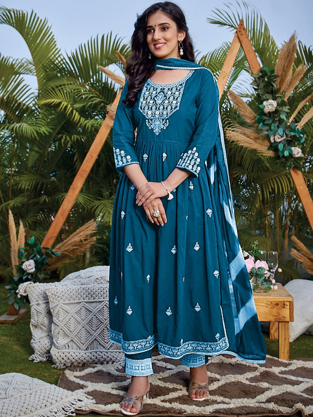 

Kiana House Of Fashion Floral Embroidered Sequinned Kurta with Trousers & With Dupatta, Blue