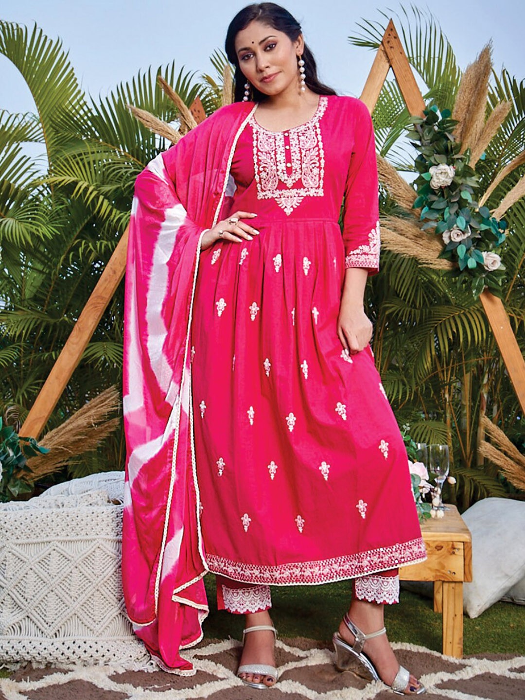 

Kiana House Of Fashion Ethnic Motifs Embroidered Kurta & Trousers With Dupatta, Pink