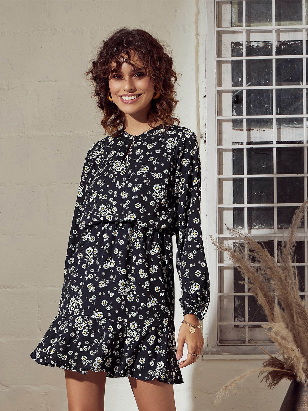 

SASSAFRAS Black & White Floral Printed Puff Sleeves A-Line Dress