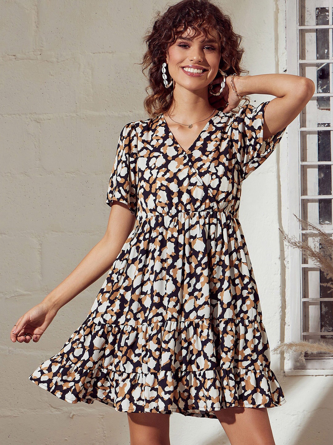 

SASSAFRAS Beige & Black Printed V-Neck Fit & Flare Dress