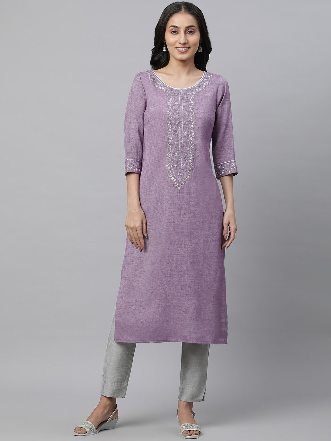 

AURELIA Floral Embroidered Regular Sleeves Thread Work Straight Kurta, Purple
