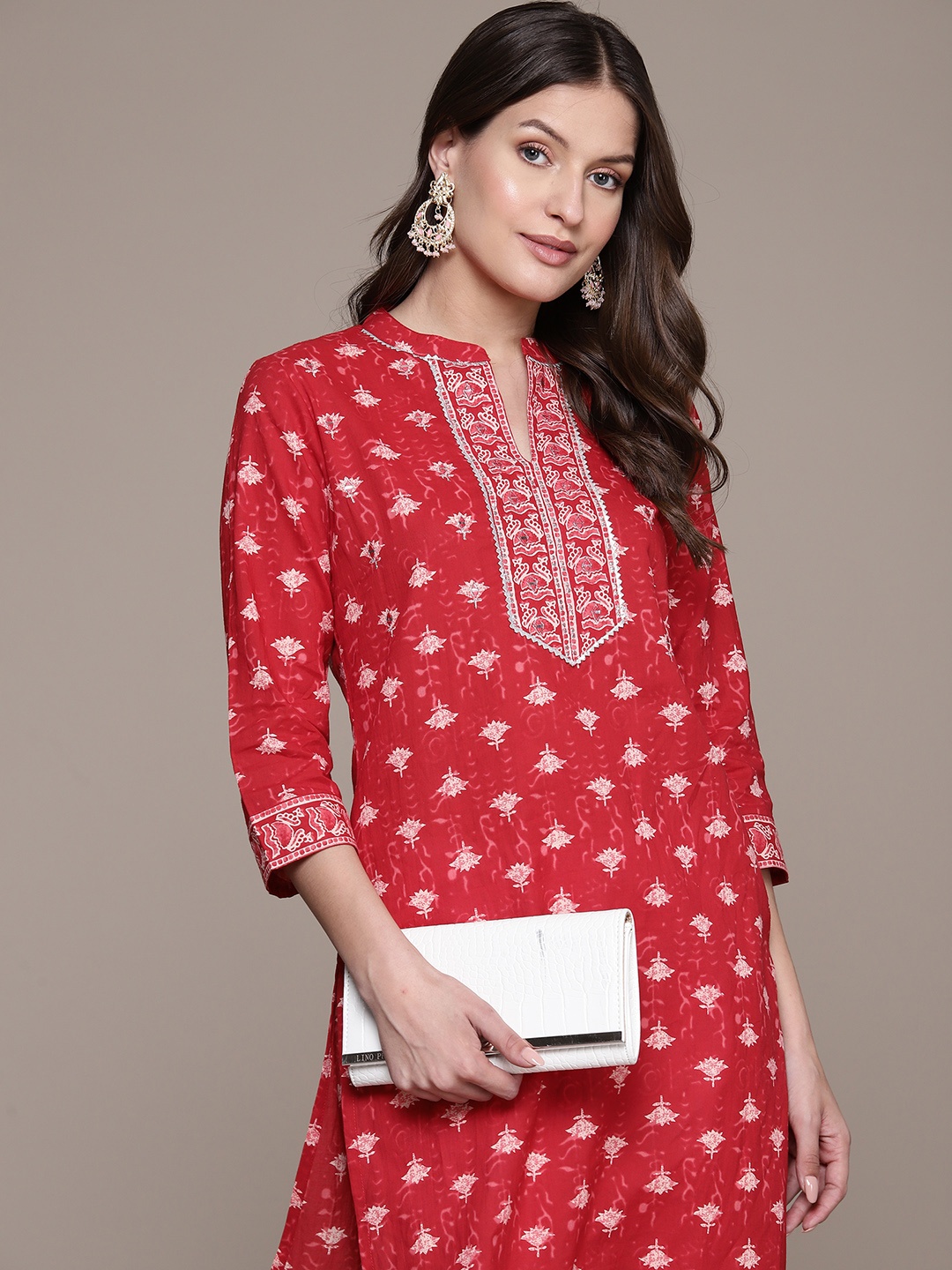 

Anubhutee Women Ethnic Motifs Printed Gotta Patti Cotton Kurta, Red