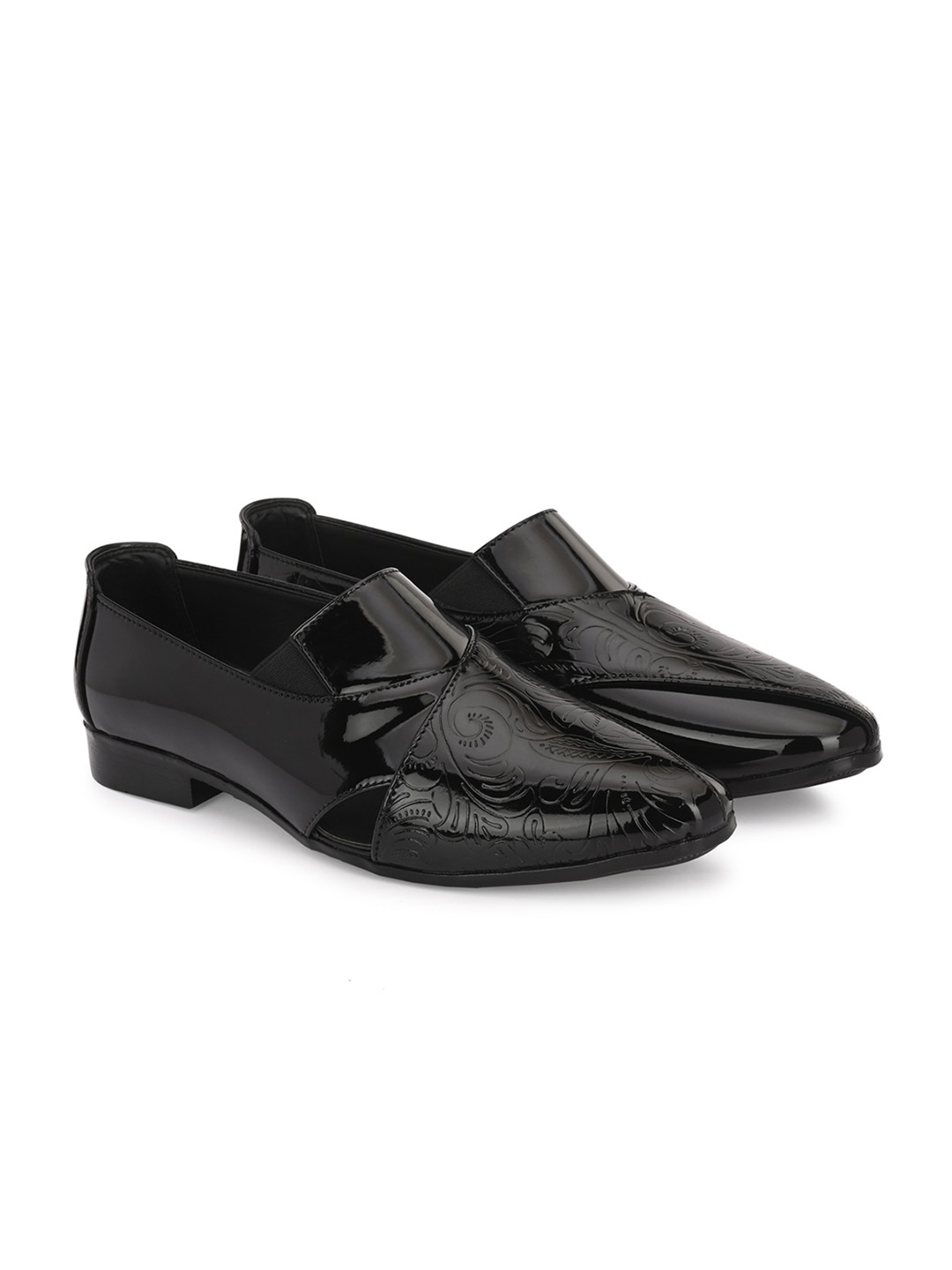 

ATTITUDIST Men Ethnic Pointed Toe Double Textured Mojaris, Black