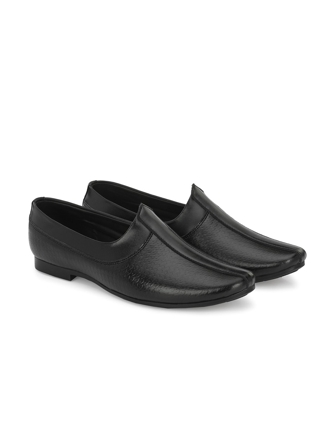 

ATTITUDIST Men Textured Mojaris, Black