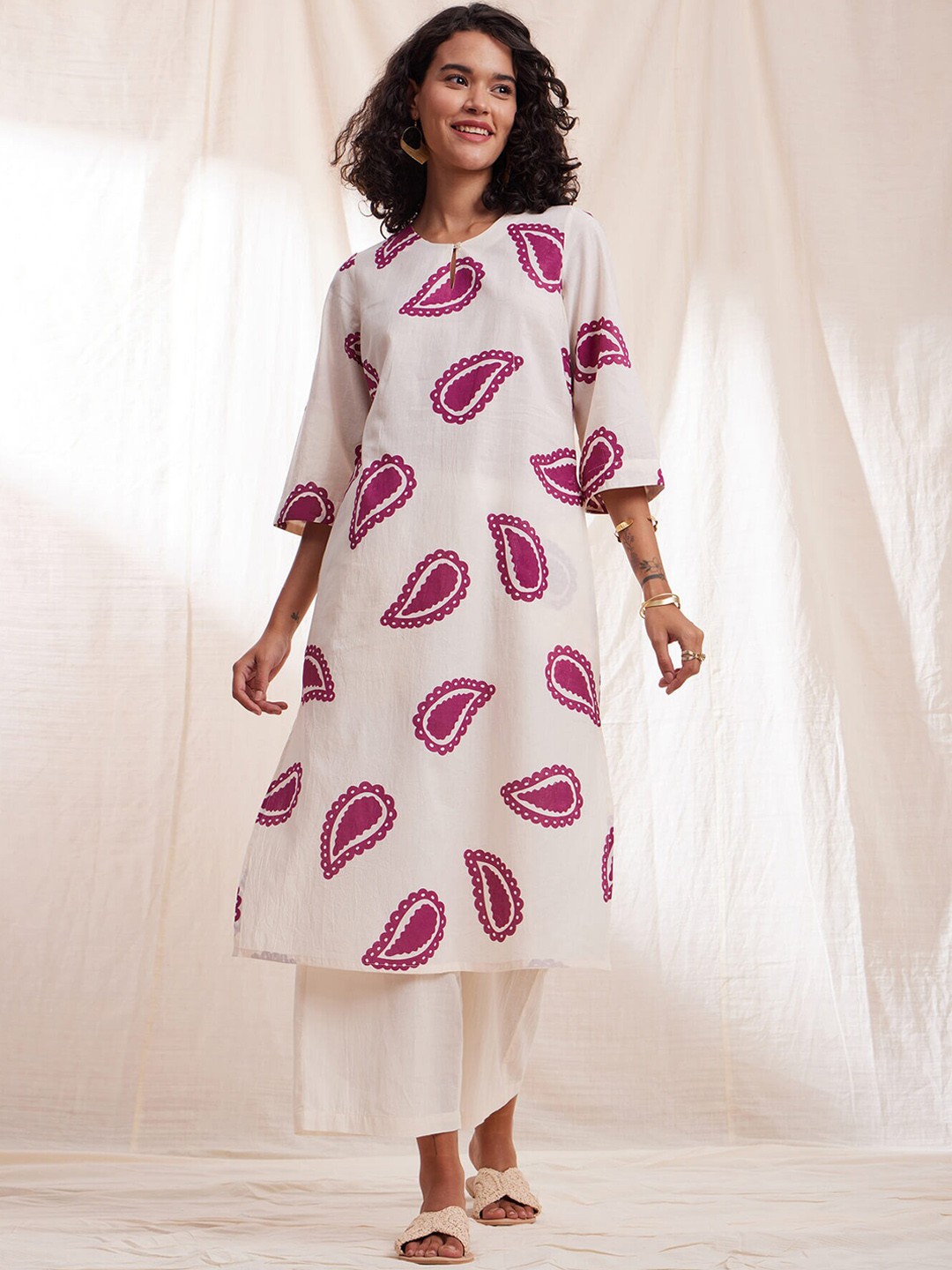 

Pink Fort Paisley Printed Cotton Kurta, Cream
