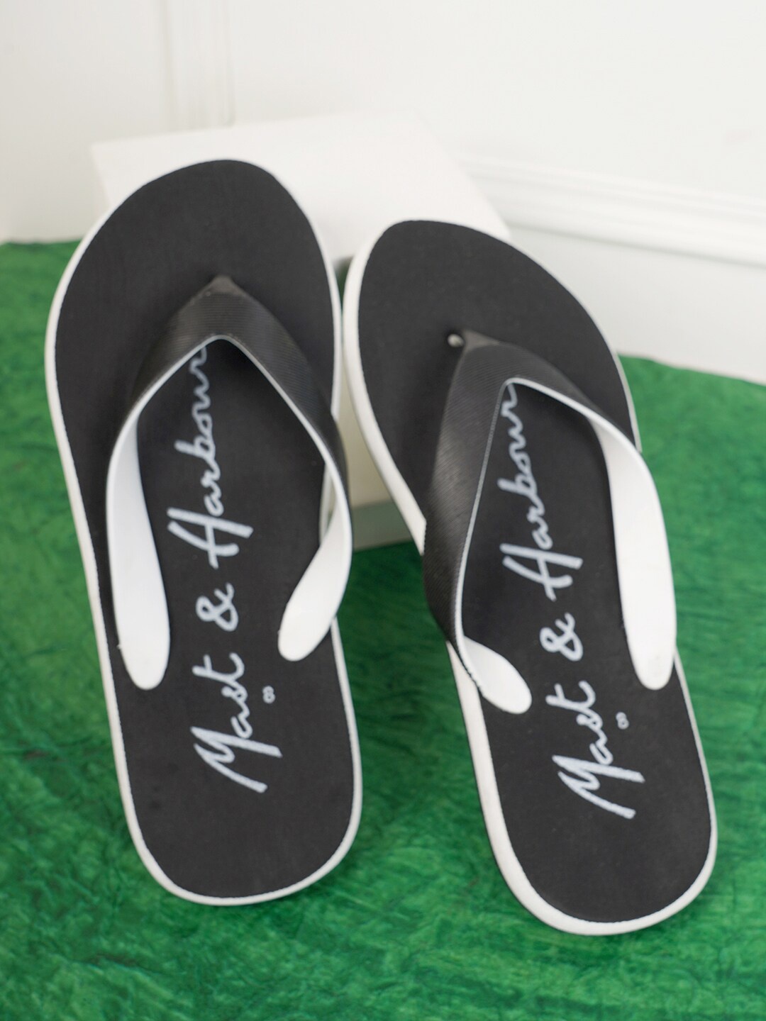 

Mast & Harbour Men Black & White Printed Rubber Thong Flip-Flops