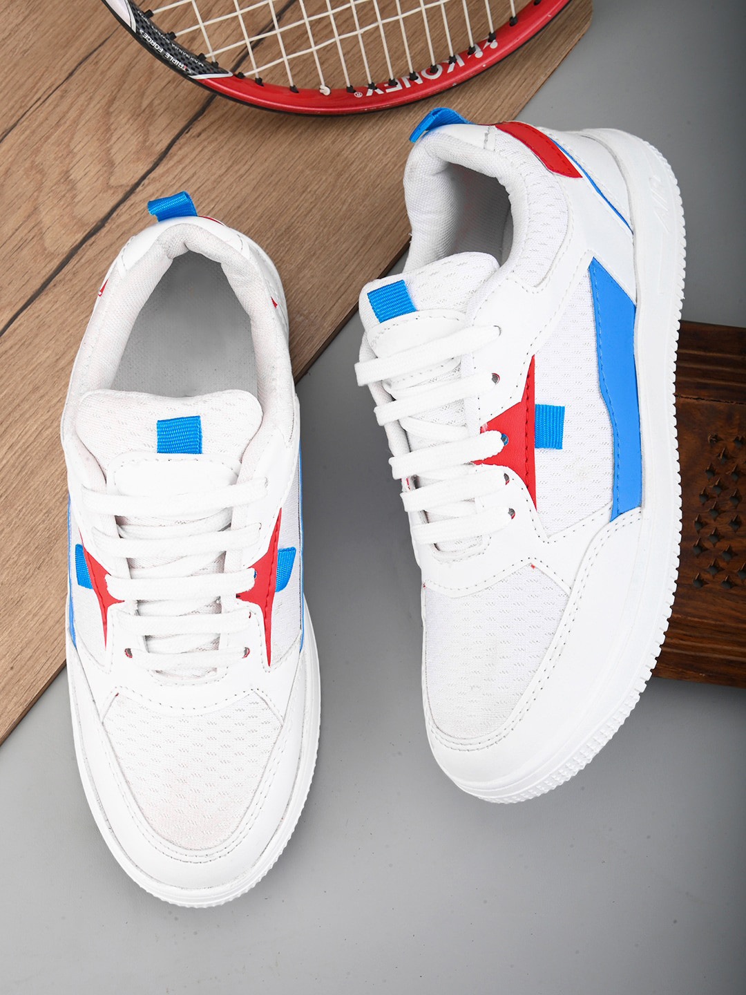 

FASHION FASTER Men Textured Lightweight Sneakers, White