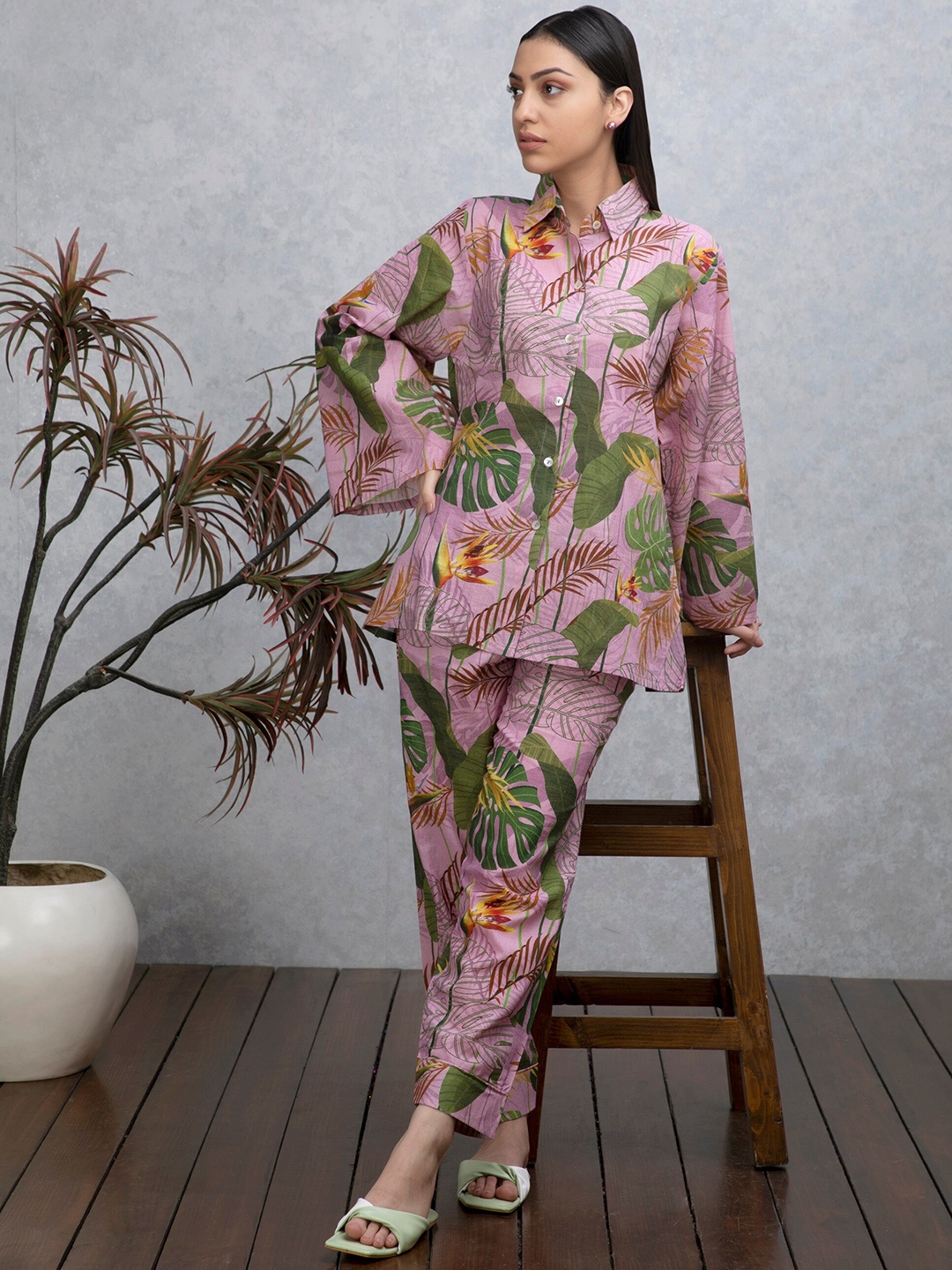 

Rhe-Ana Women Pure Cotton Printed Shirt & Trousers, Green