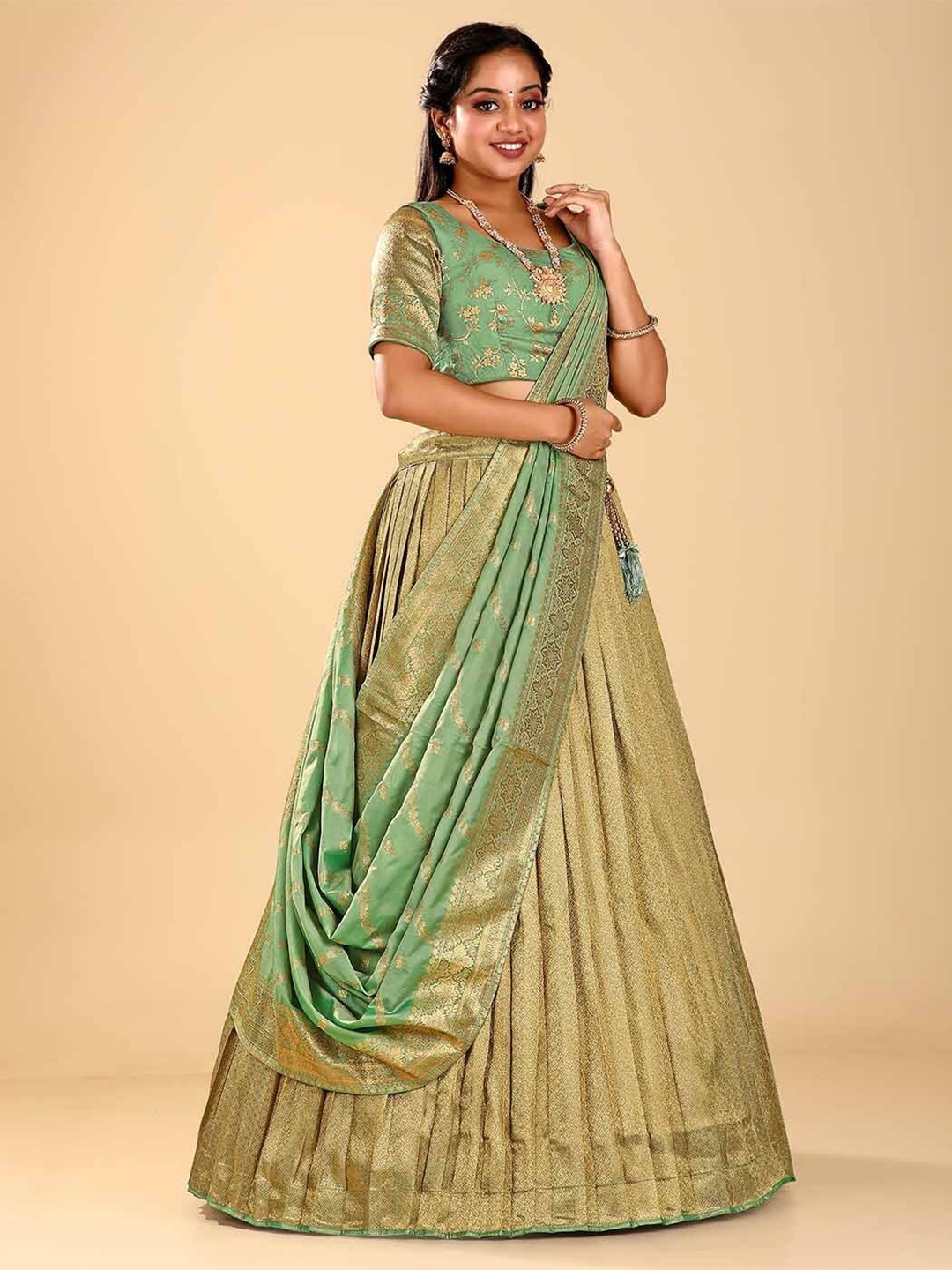 

HALFSAREE STUDIO Semi-Stitched Lehenga & Unstitched Blouse With Dupatta, Green