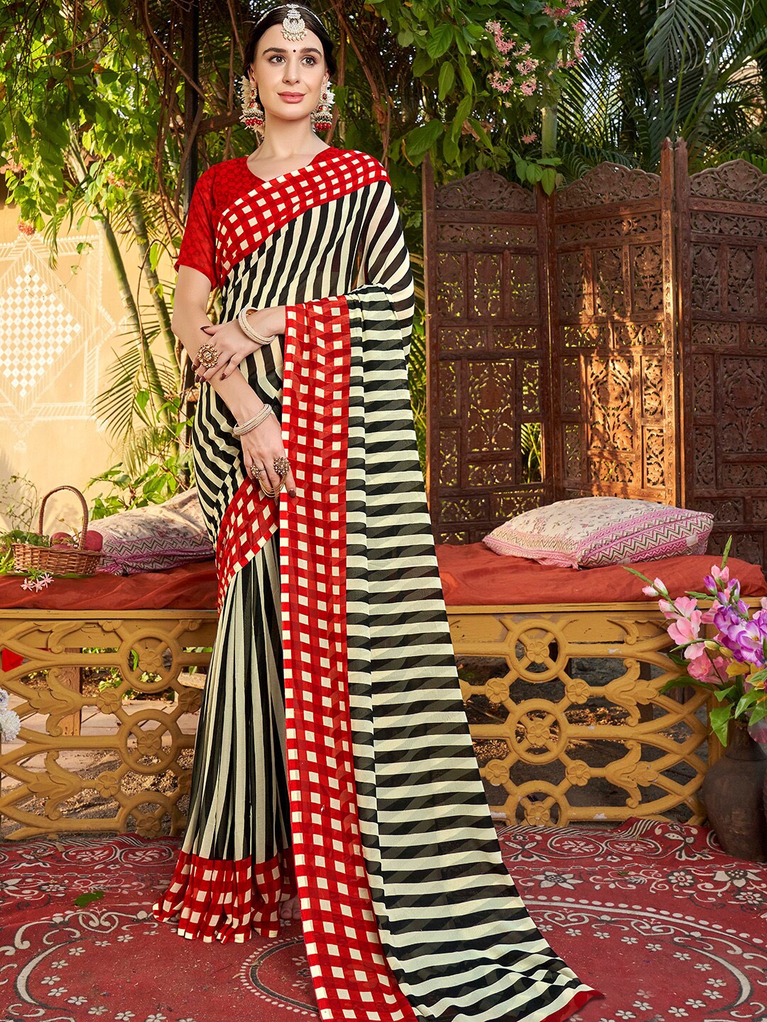 

Anouk White & Red Striped Printed Saree