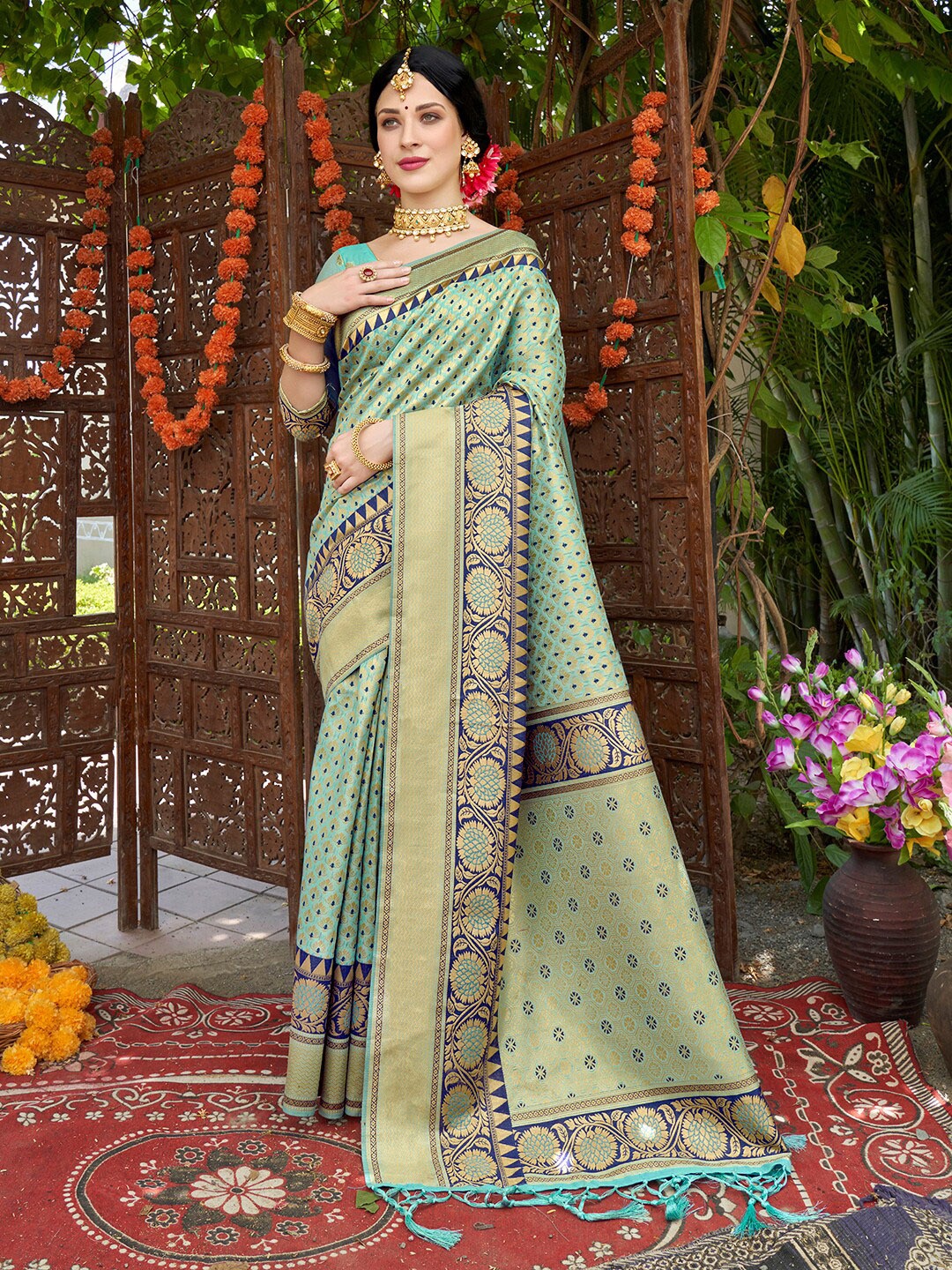 

Anouk Lime Green & Gold-Toned Ethnic Motifs Woven Design Zari Banarasi Saree