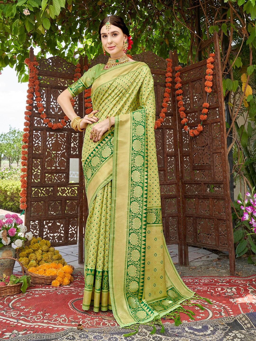 

Anouk Ethnic Motifs Woven Design Zari Banarasi Saree, Lime green