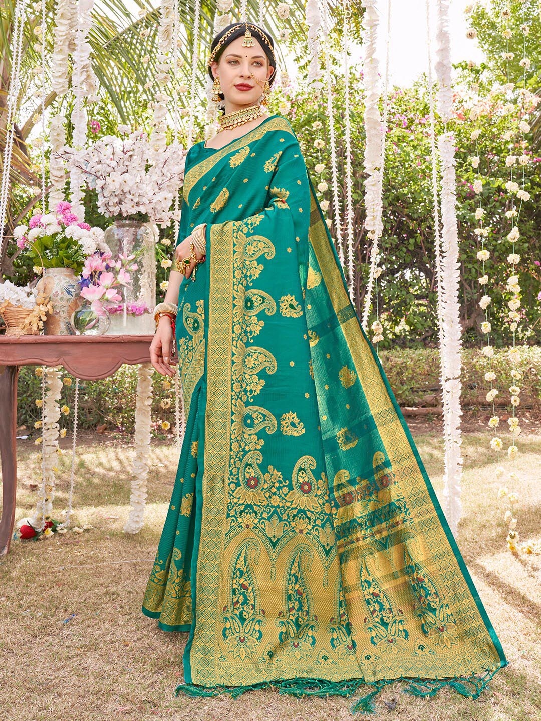 

AnouK Woven Design Art Silk Banarasi Saree, Green