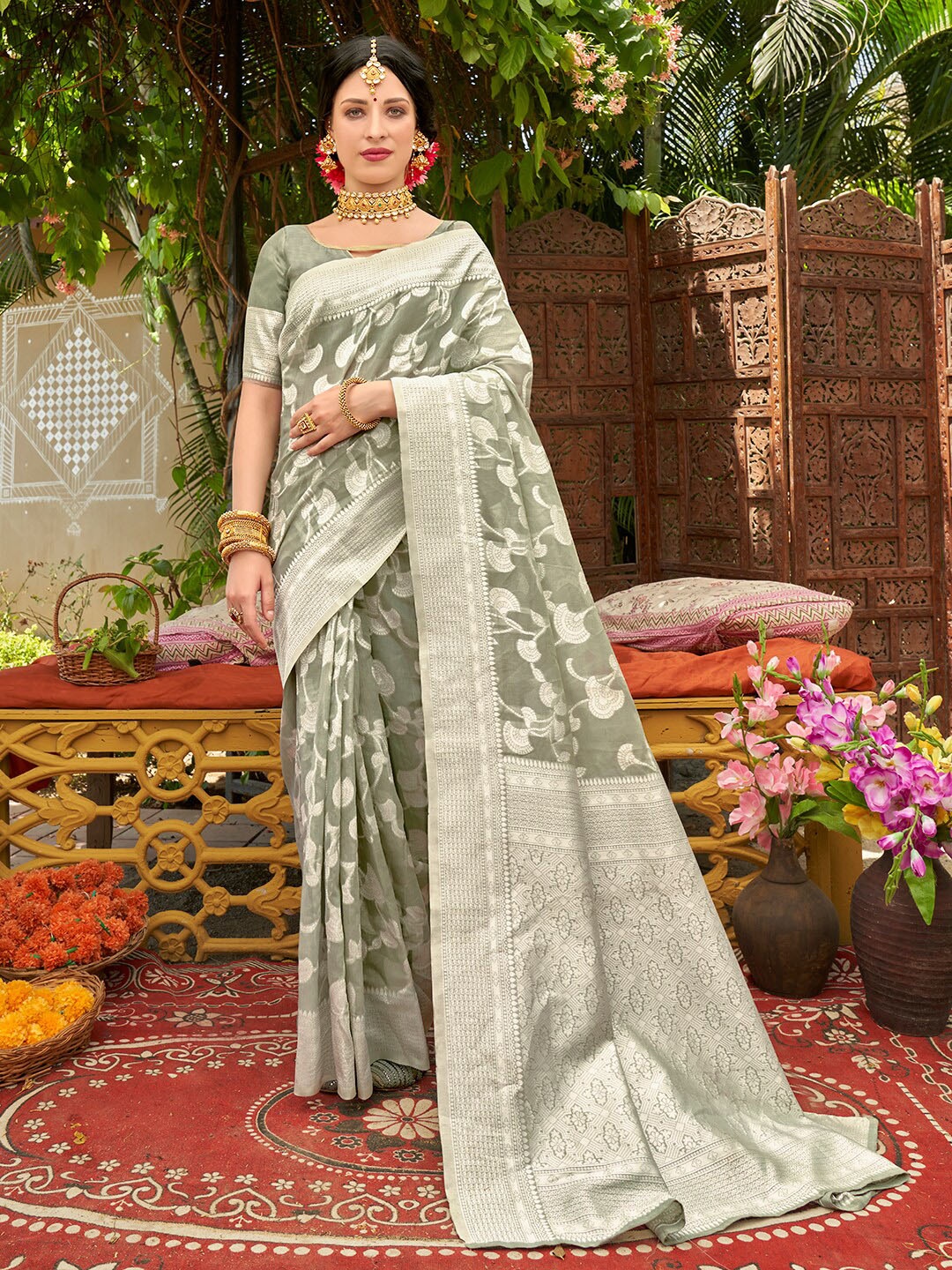 

Anouk Grey & Silver-Toned Woven Design Zari Art Silk Banarasi Saree