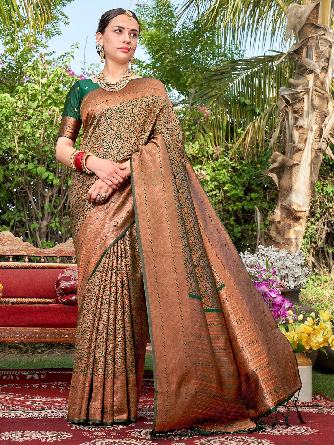 

Anouk Green & Gold-Toned Floral Woven Design Zari Art Silk Banarasi Saree