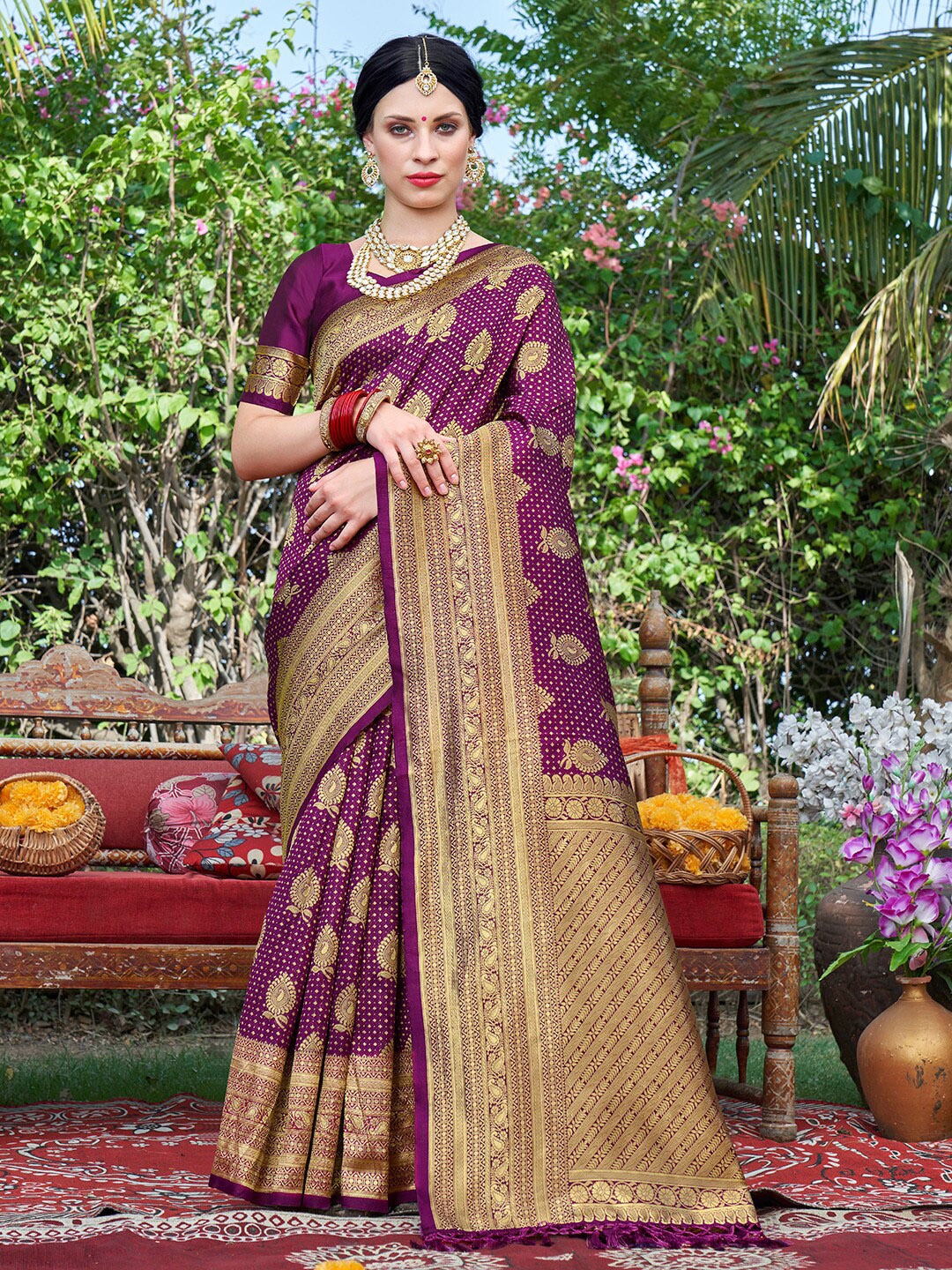

Anouk Magenta & Gold-Toned Ethnic Motifs Woven Design Zari Banarasi Saree