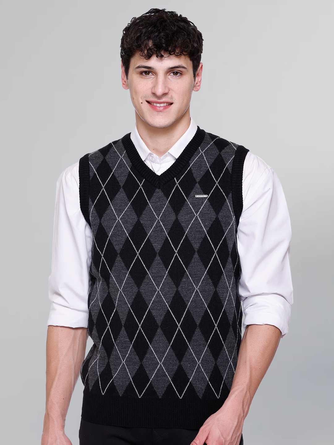 

GODFREY Geometric Printed Sleeveless Woollen Sweater Vest, Black