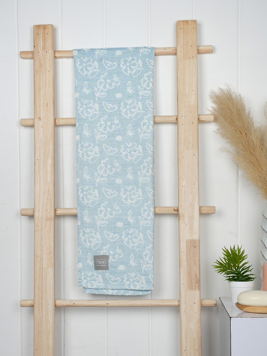 

Doctor Towels Chalk Blue Banana Jacquard 250 GSM Floral Bath Towel