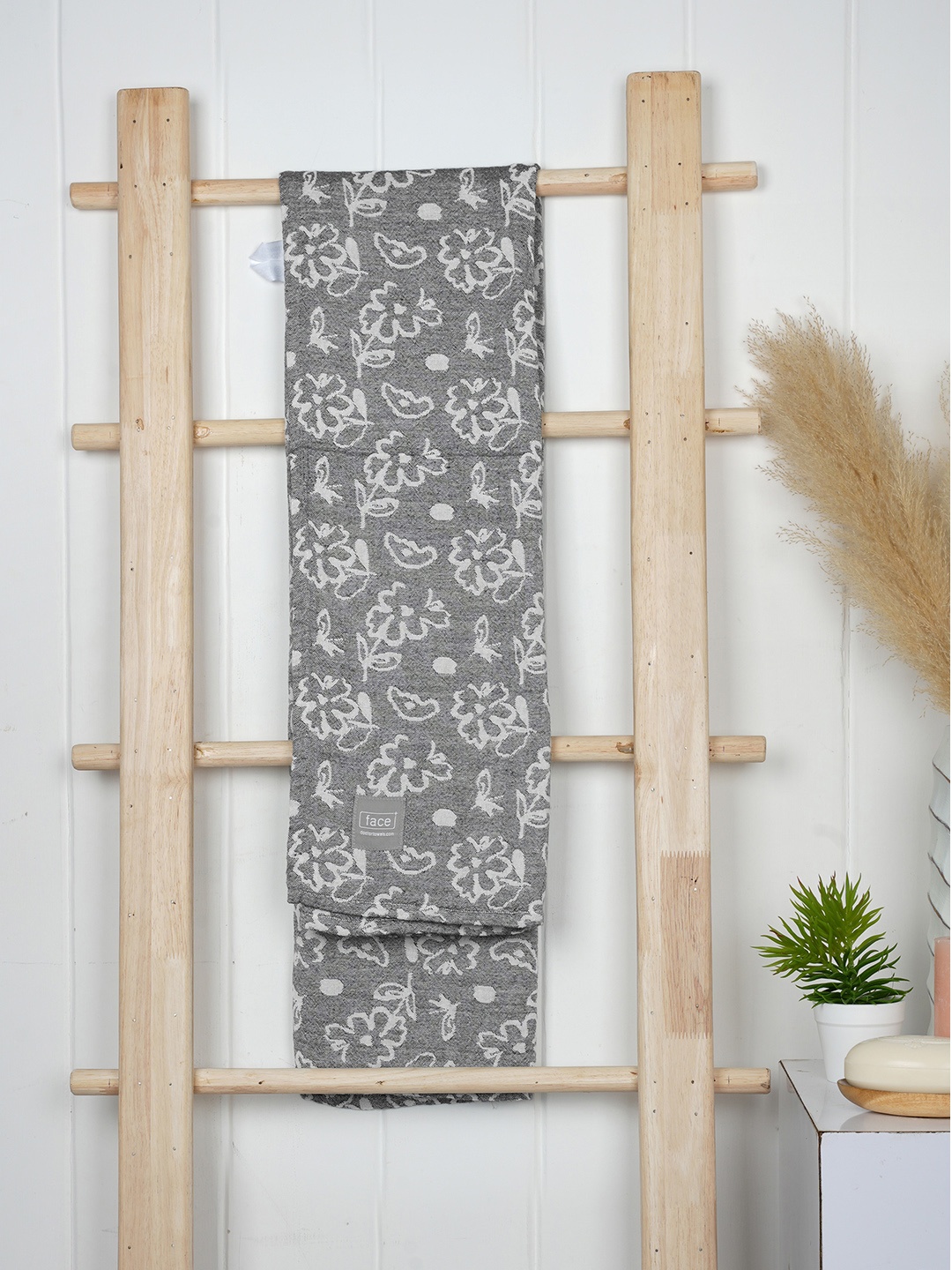 

Doctor Towels Charcoal Banana Jacquard Floral Bath Towel, Grey