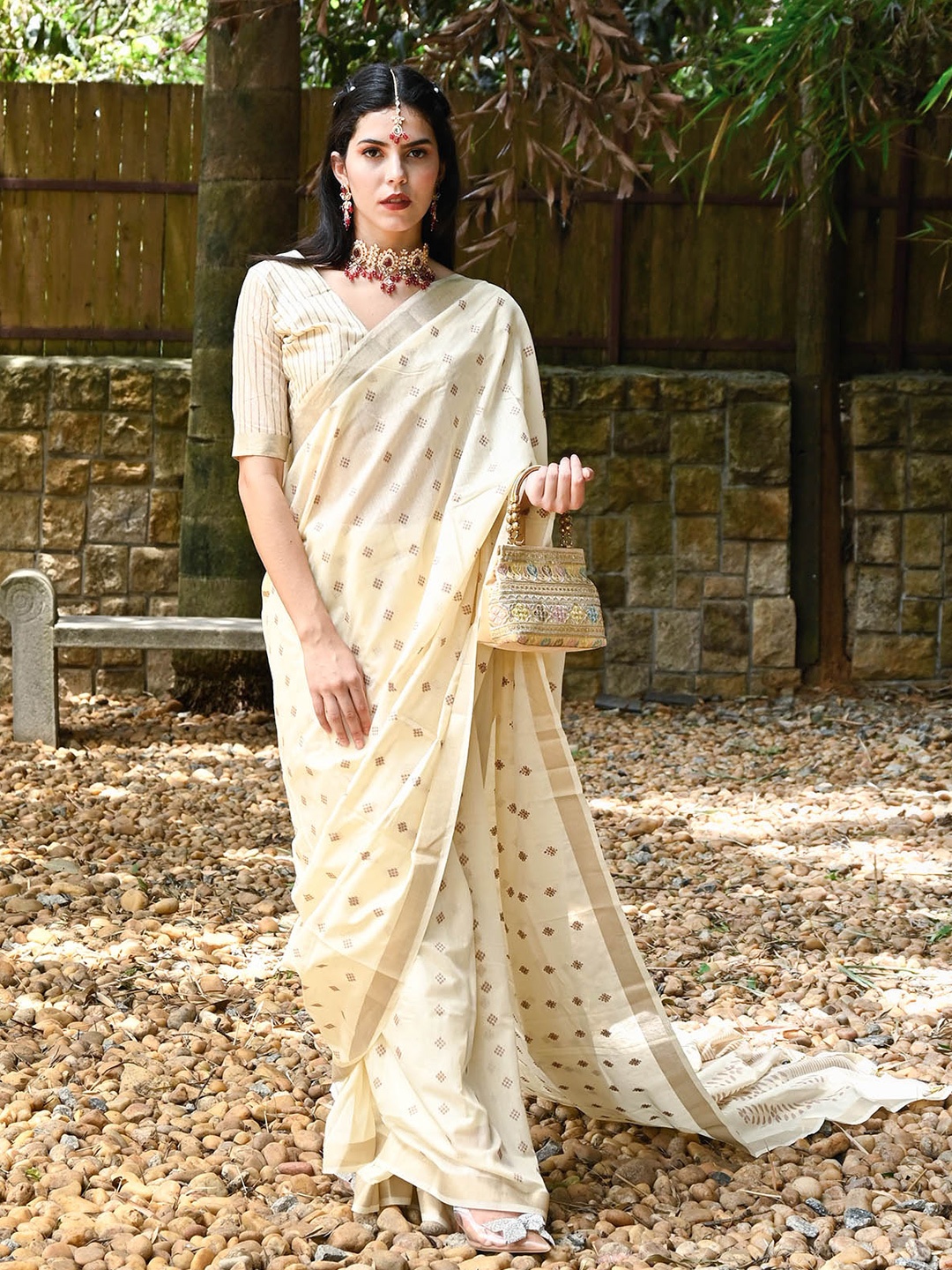 

ODETTE Geometric Woven Design Zari Saree, Off white