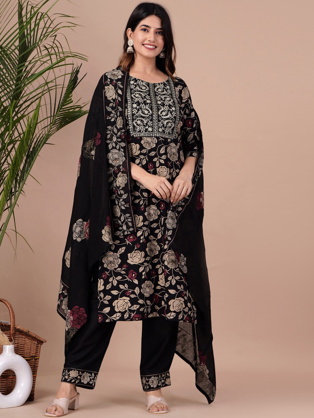 

TOULIN Floral Printed Regular Kurta With Palazzos & Dupatta, Black