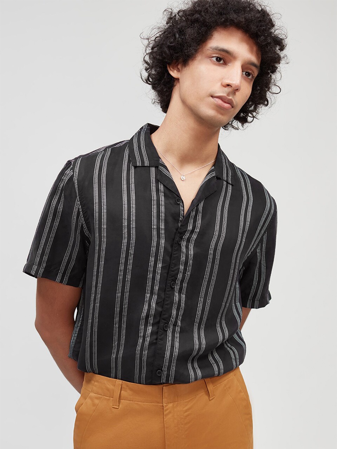 

Bhaane Vertical Striped Spread Collar Casual Shirt, Grey