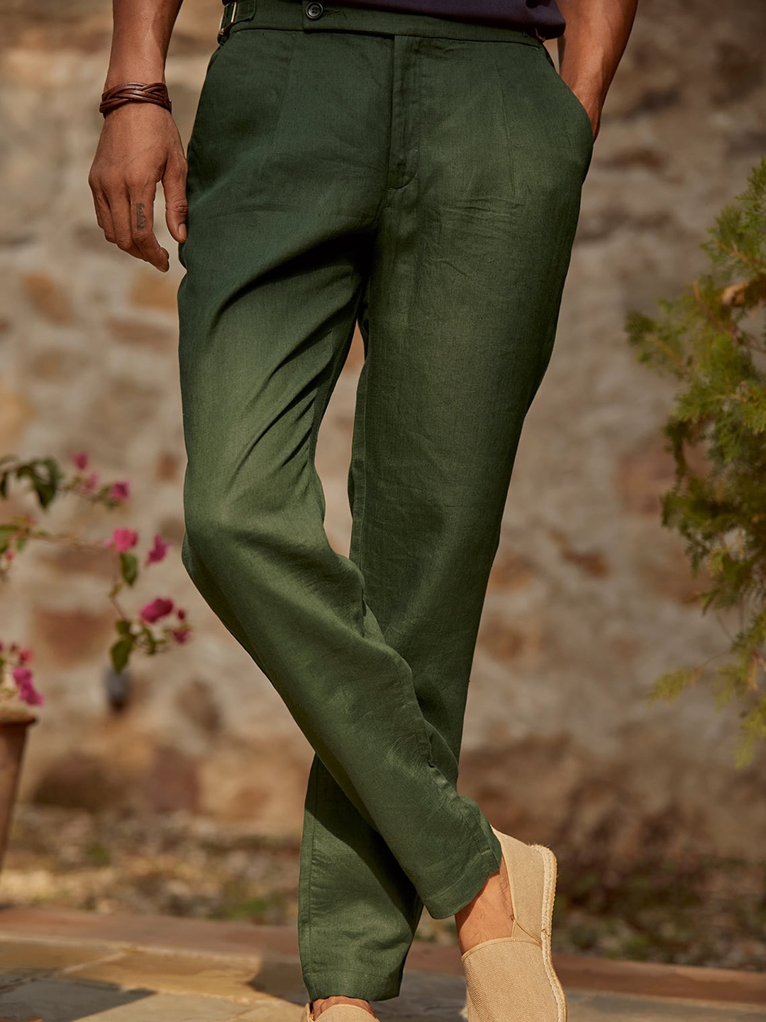 

Andamen Men Mid-Rise Ultra Easy Wash Pleated Linen Trousers, Green