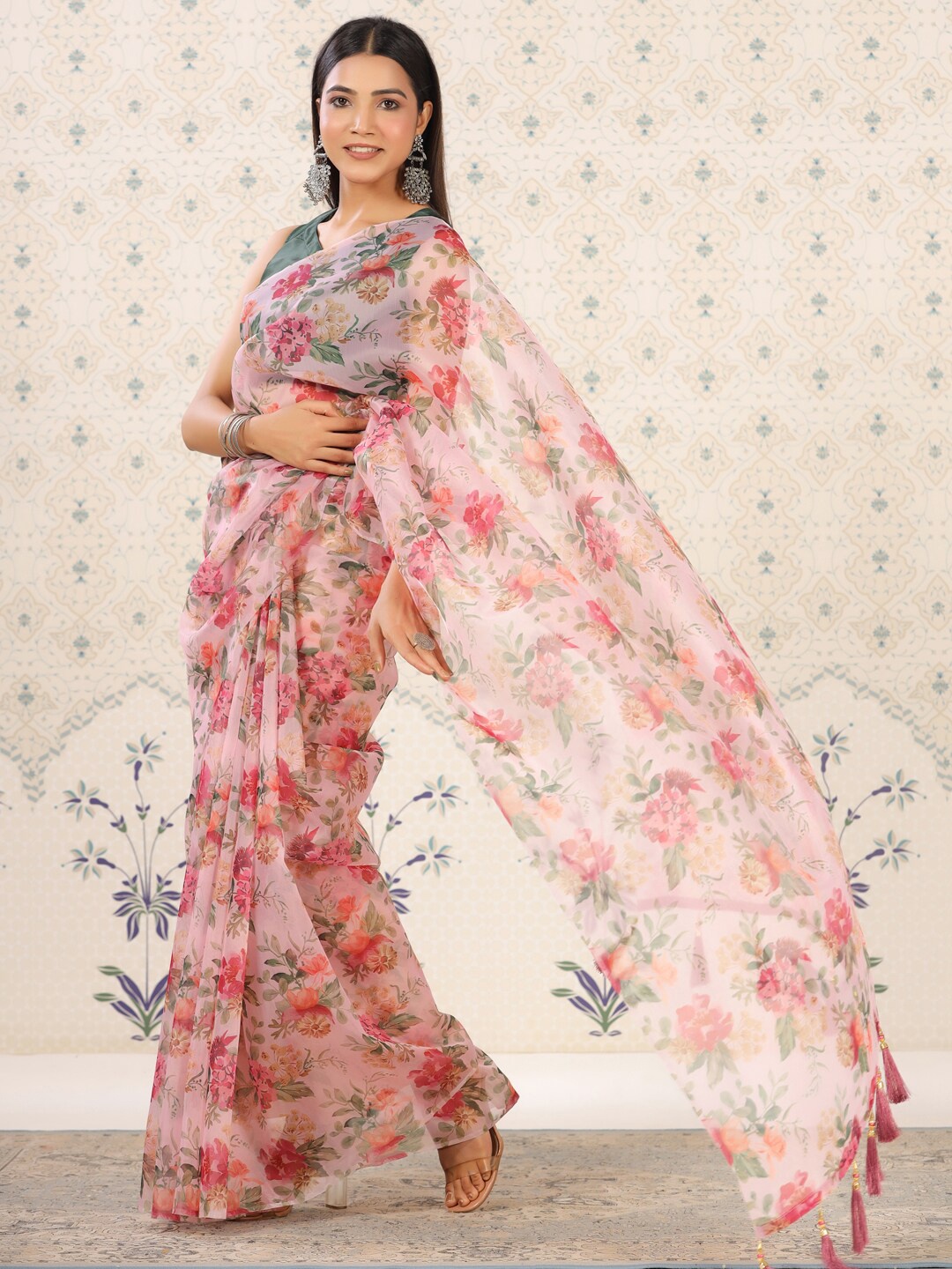 

Ode by House of Pataudi Pink & Red Floral Print Organza Saree