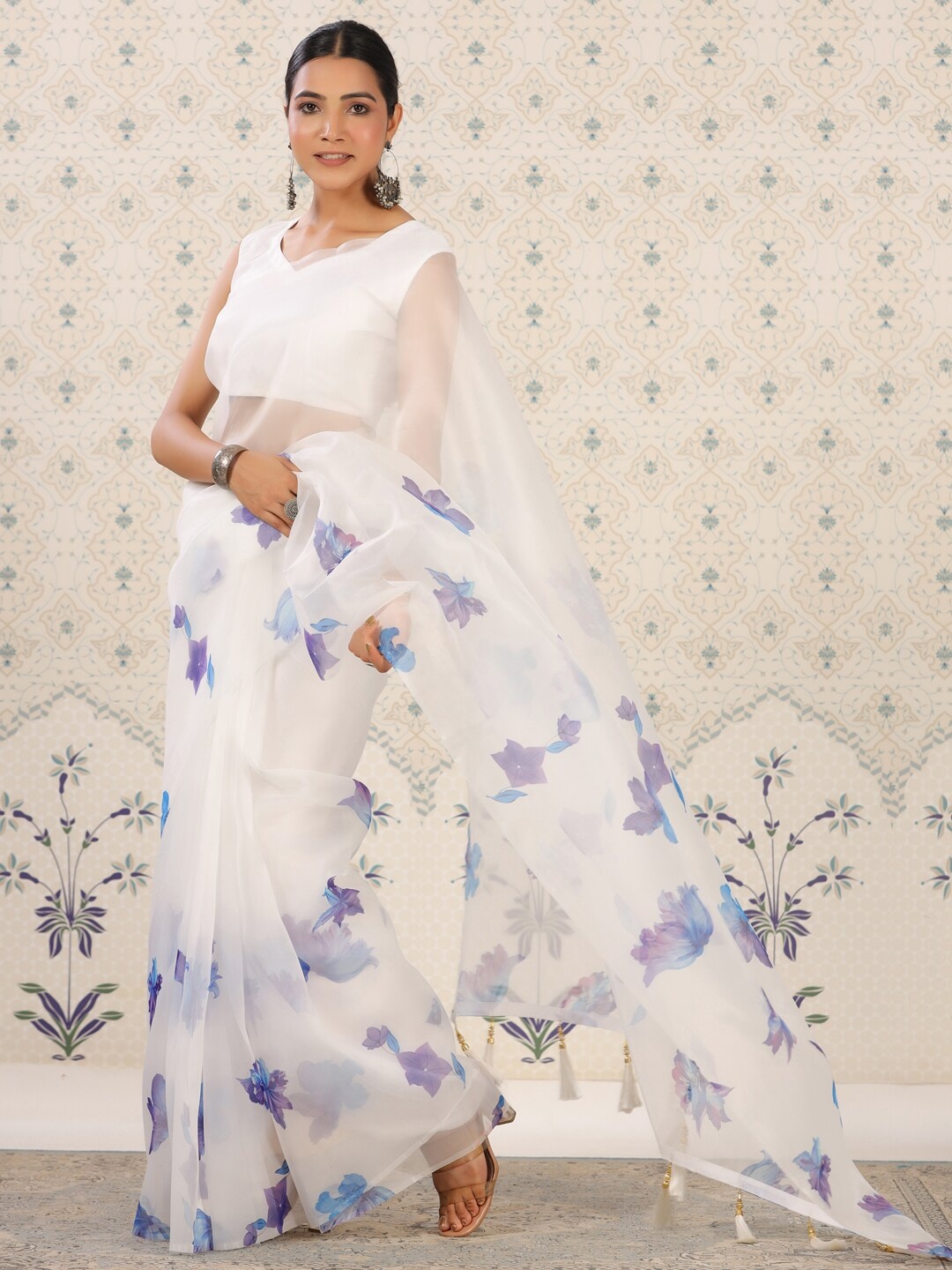 

Ode by House of Pataudi White & Blue Floral Printed Organza Saree