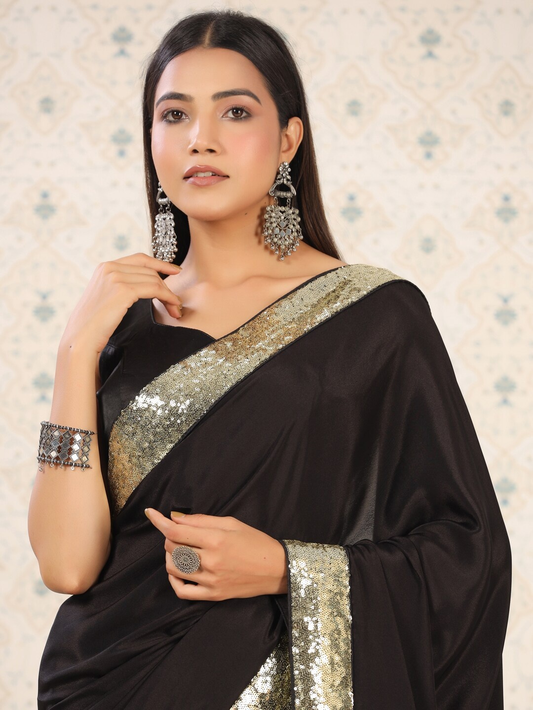 

Ode by House of Pataudi Black & Gold-Toned Embellished Sequinned Saree