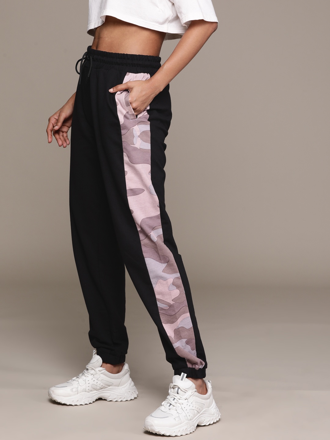 

The Roadster Lifestyle Co. Camo Print Tapered Trackpants, Black