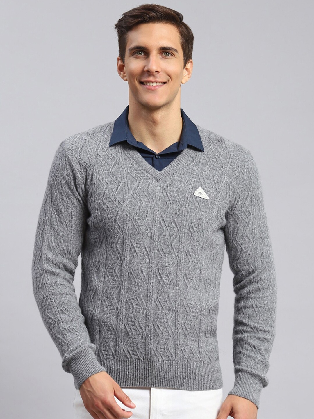 

Monte Carlo Long Sleeves V-Neck Cable Knit Woollen Pullover, Grey