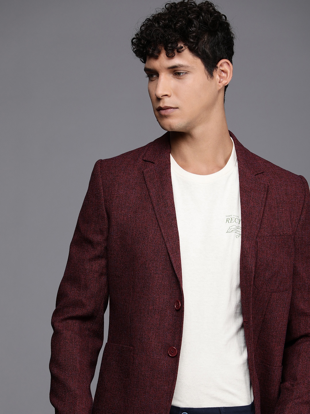 

WROGN Slim Fit Self Design Single-Breasted Smart Casual Blazer, Maroon